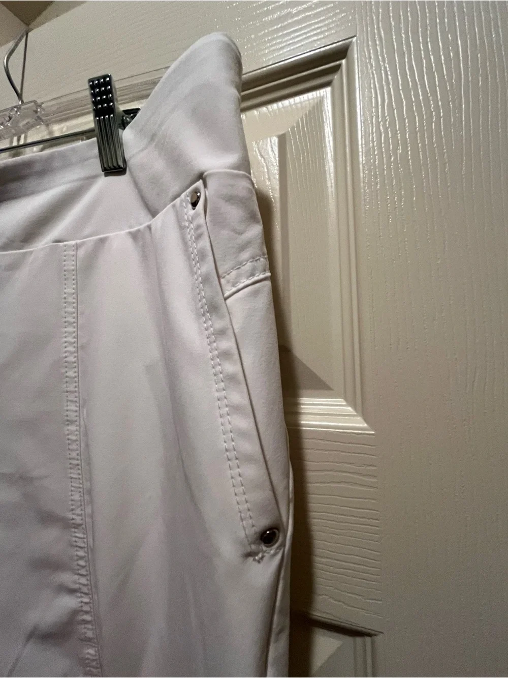 Chico's Zenergy Women's 2 White Bermuda Shorts Mid Rise Pull-On Stretch Pockets